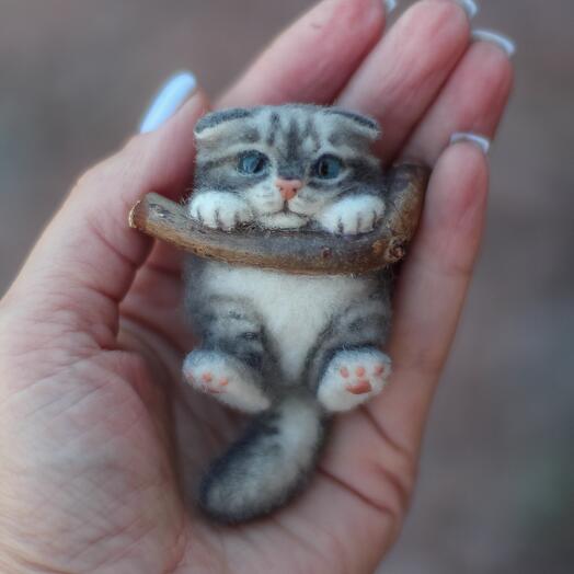 Брошь кот из шерсти