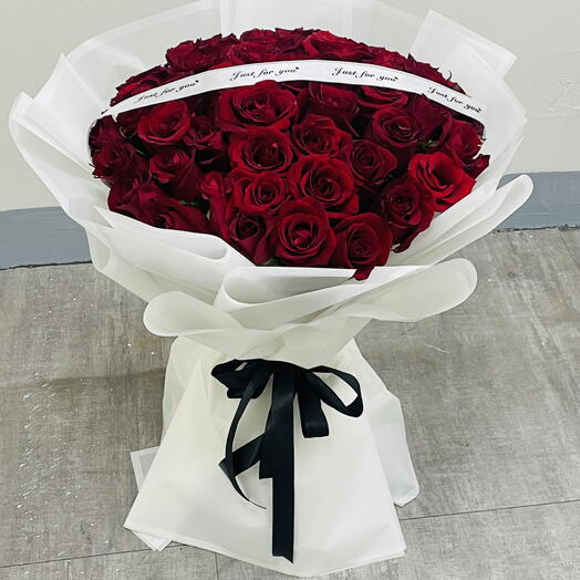 31 Red roses