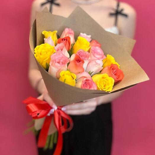 Una mezcla de 19 rosas en la elaboración