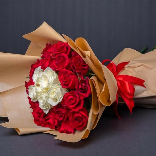 White Heart Rose Bouquet – 15 Red Roses with 6 White Roses Centerpiece