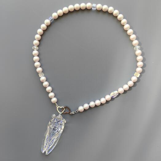 Колье-подвес с мухой