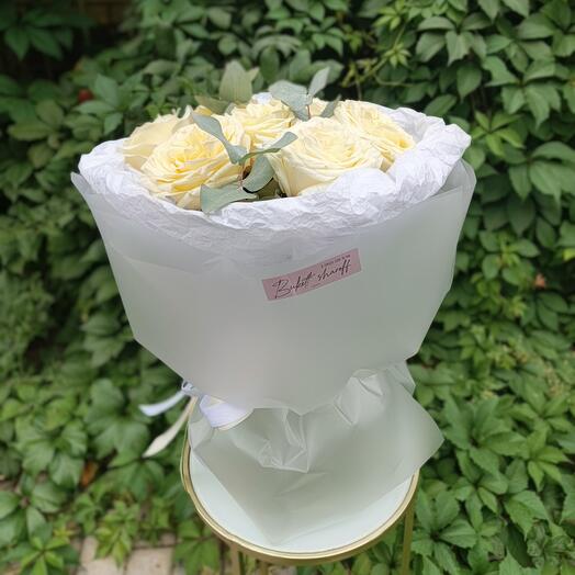Букет с персиковой розой