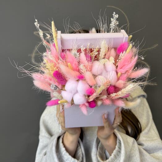 Композиция из стабилизированных роз с пшеницей