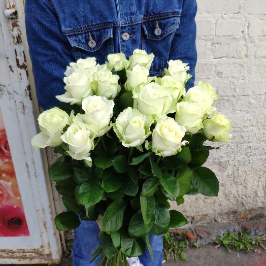 white roses 21 pieces