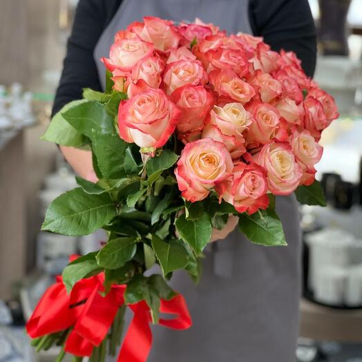 Bouquet of 29 red and white roses 50cm