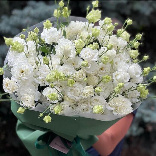 White lisianthus