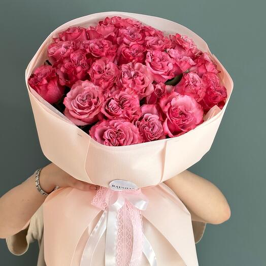 25 пионовидных роз