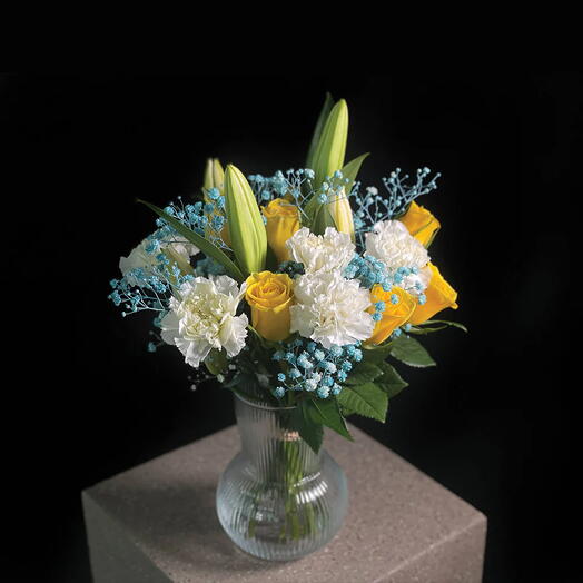 Laura Arrangement In A Clear Vase