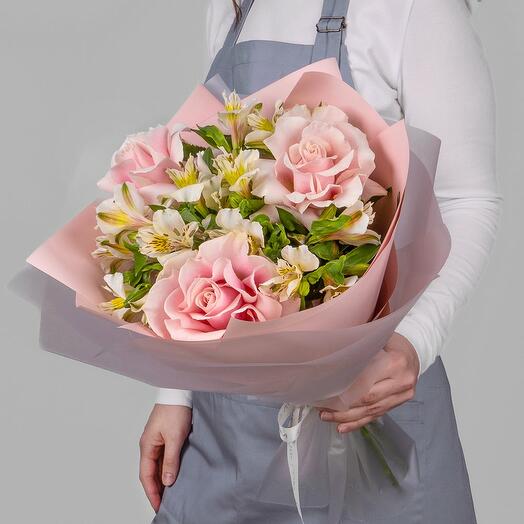 Duo bouquet of French roses and alstroemeria "Fragile happiness"