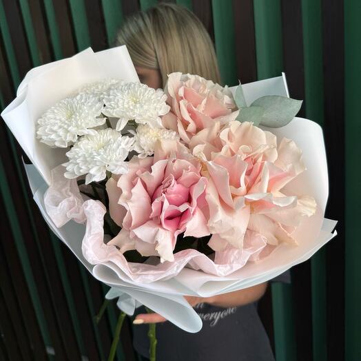 Сборный букет 💐  из французских розовых роз , хризантемы и эвкалипта
