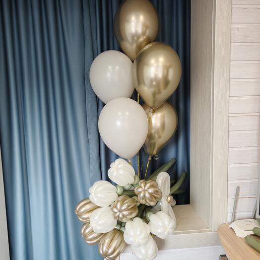 Букет из воздушных золотистых Тюльпанов с гелиевыми шарами. Шары шарики